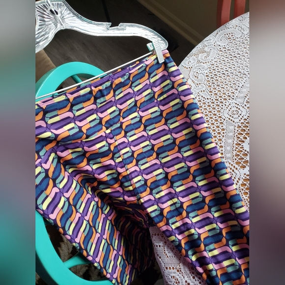 Hot! 90's Mike& Ike lularoe leggings TC - Picture 9 of 14